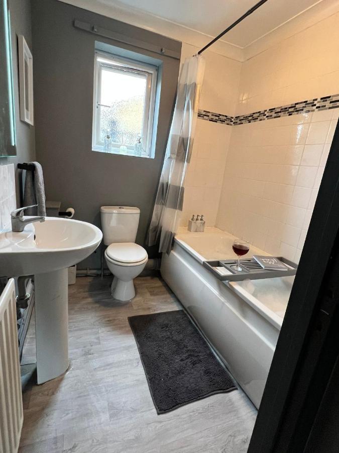 Lovely, Two Bedroom Apartment Central Location 런던 외부 사진