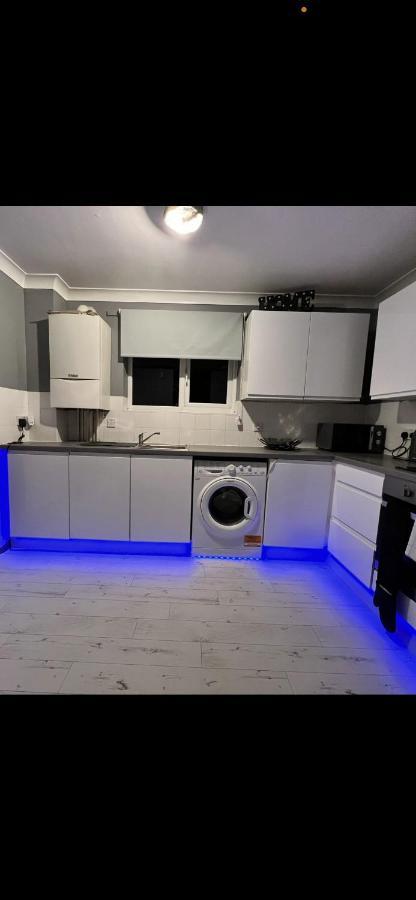 Lovely, Two Bedroom Apartment Central Location 런던 외부 사진